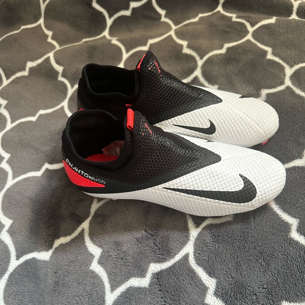 Nike Phantom VSN Multiground cleats